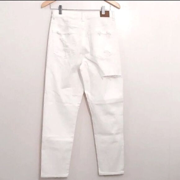 American Eagle White Ripped Mom Jeans Size 8 or W29 Short - Picture 5 of 9